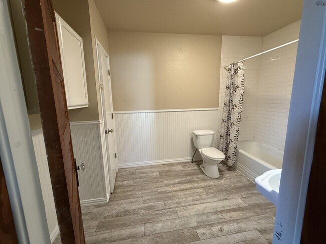 Building Photo - 116 W North St