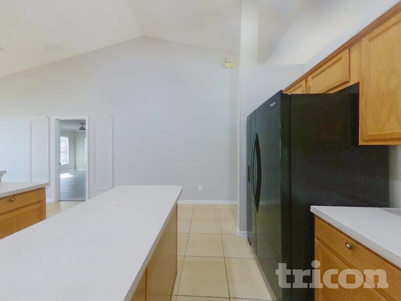 Building Photo - 910 Albertville Ct