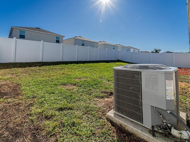 Building Photo - 13748 Wineberry Dr