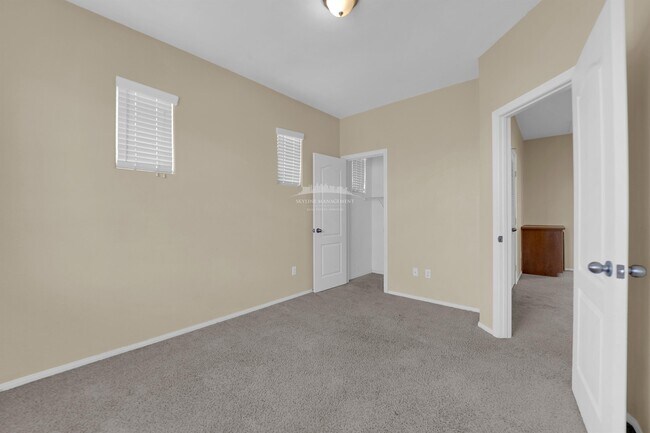Building Photo - 680 Forest Peak St