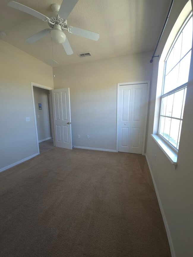 Building Photo - 102 Monroe Cir