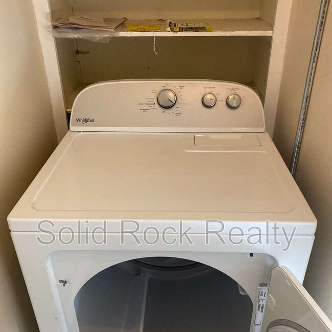 Building Photo - 1214 Janes Ln