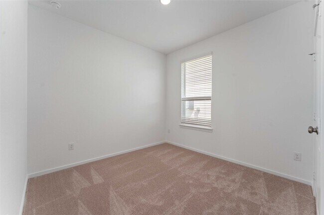 Building Photo - 24649 Cascade Haven Rd
