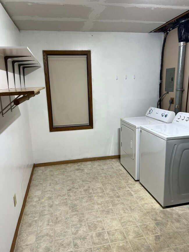 Building Photo - 1409 Farrington St