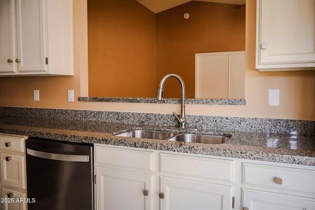 Building Photo - 3052 E Siesta Ln