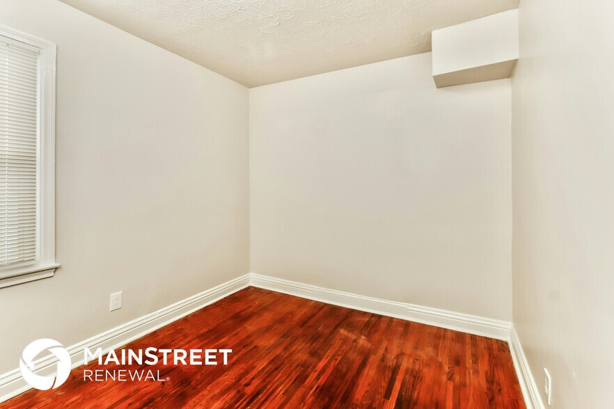 Building Photo - 3818 Bank St