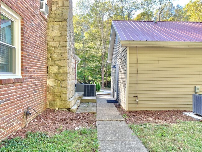 Building Photo - 3979 Lem Davis Rd