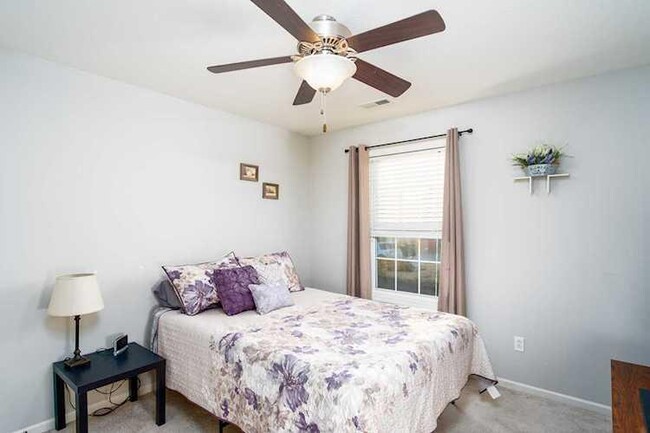 Building Photo - 5300 Silver Mill Dr