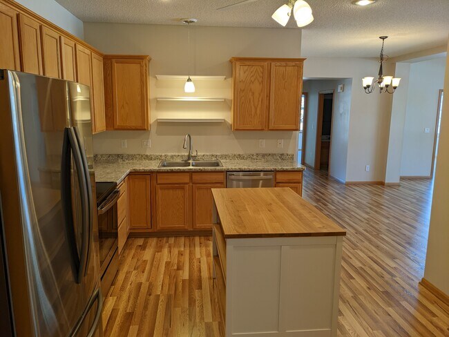 Kitchen - 5851 Prairie Ridge Dr