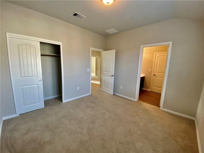Building Photo - 516 E Slaughter Ln