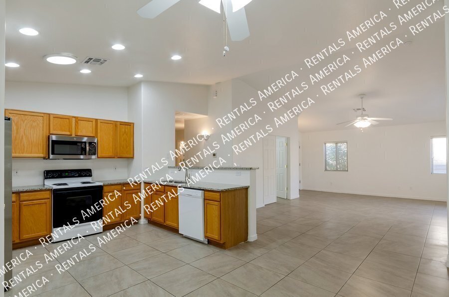 Building Photo - 8445 S Burien Rd