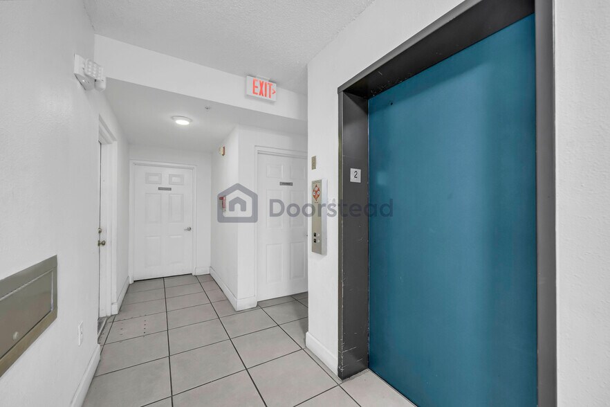 Building Photo - 3051 SW 27th Ave