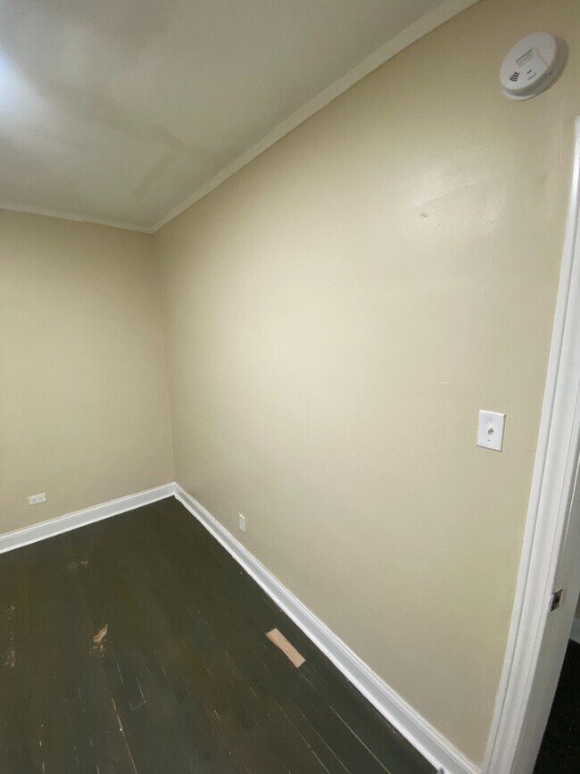 Building Photo - Charming 3-Bedroom Home | Updated Kitchen | Shared Laundry