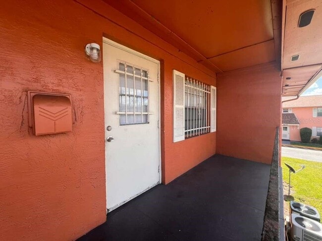 Building Photo - 1665 W Oak Ridge Rd