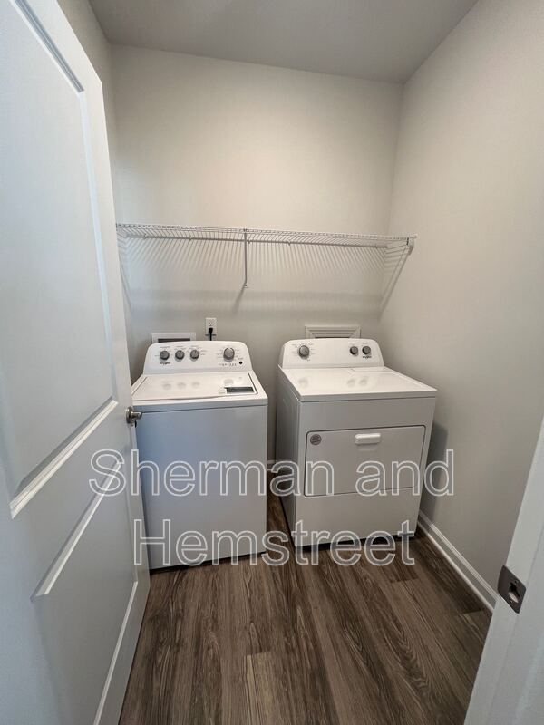 Building Photo - 2046 Lotus Dr