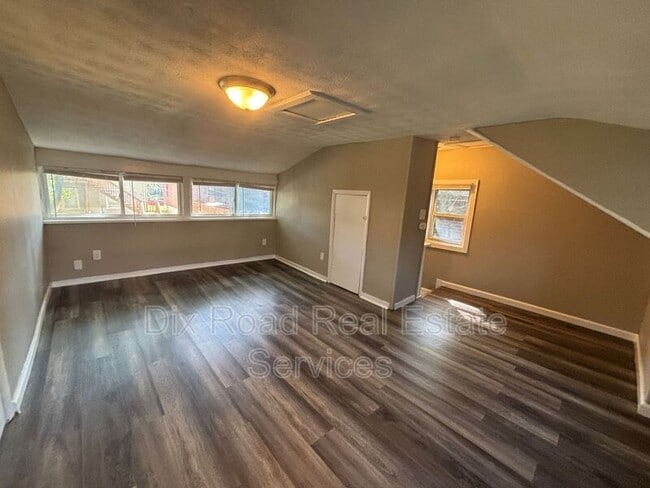 Building Photo - 55 Forest Glen Ave