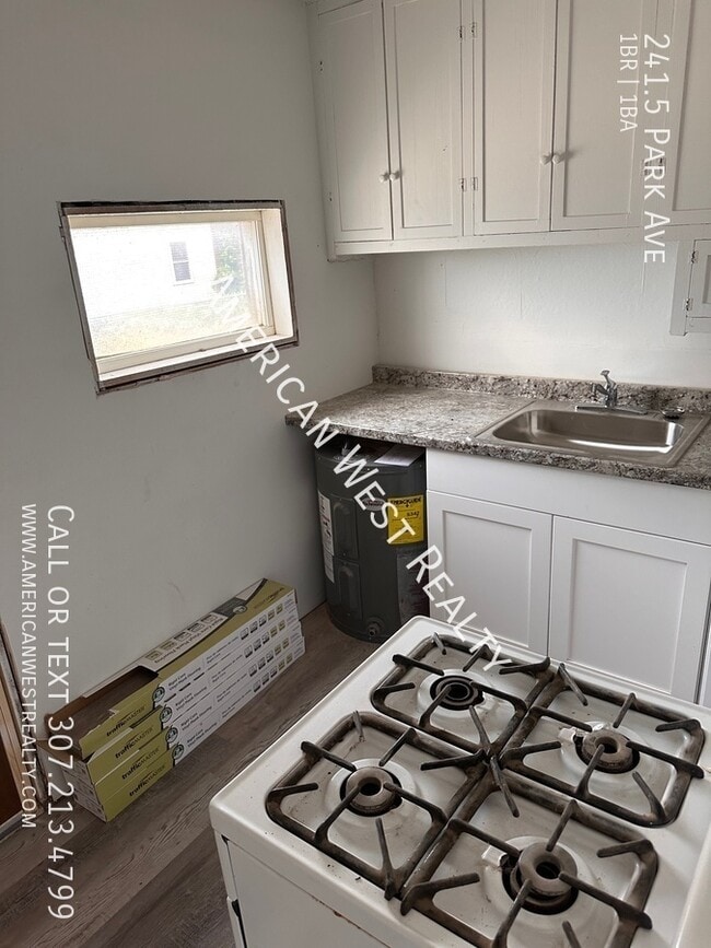 Building Photo - 241.5 Park Ave