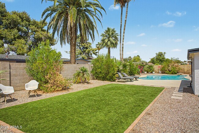 Building Photo - 5140 E Poinsettia Dr