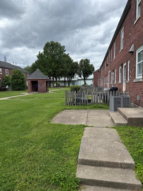 Building Photo - 1850 McCloskey Ave