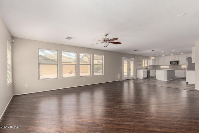 Building Photo - 4122 E Palm Beach Dr
