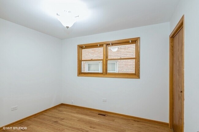 Building Photo - 8010 W Addison St