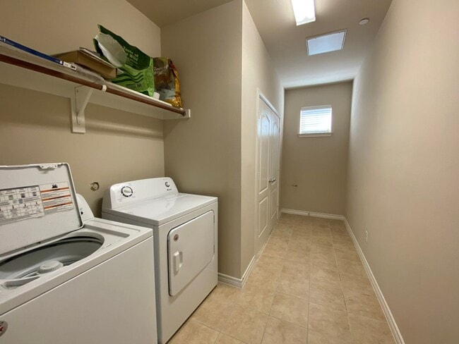 Building Photo - 15831 Breedlove Pl