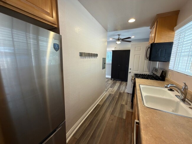 Building Photo - 418 E La Veta Ave