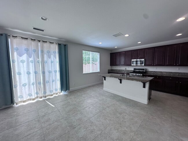 Building Photo - 10735 Ridgebrook Dr