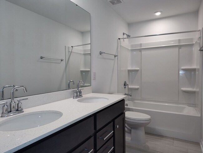 Building Photo - Move-in Ready home Located in The Parkside...