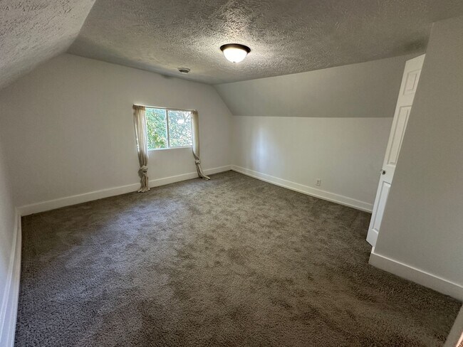 Building Photo - 443 Barth Ave SE