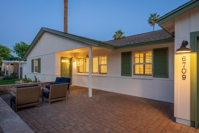 Building Photo - 6709 E Monterosa St