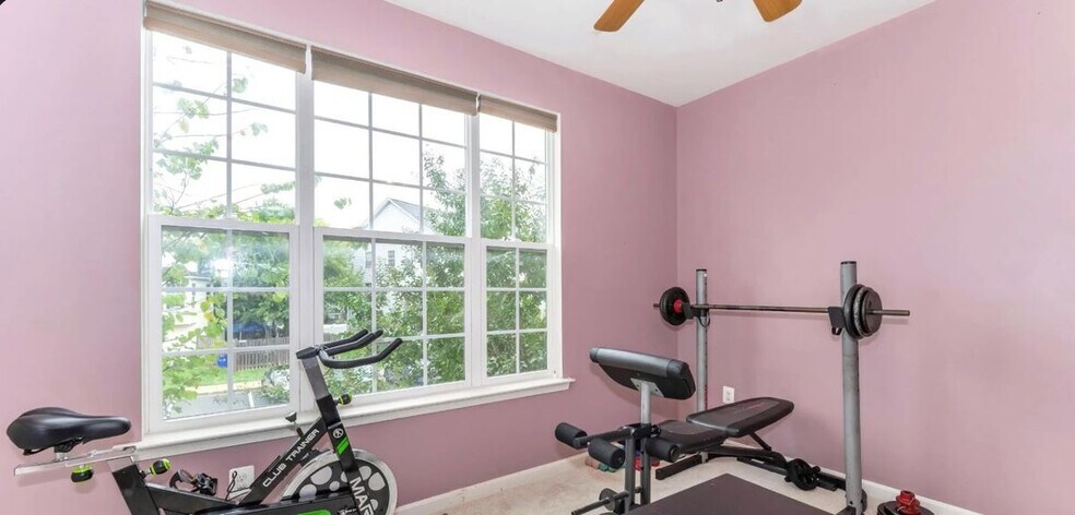 Building Photo - 639 Tivoli Rd