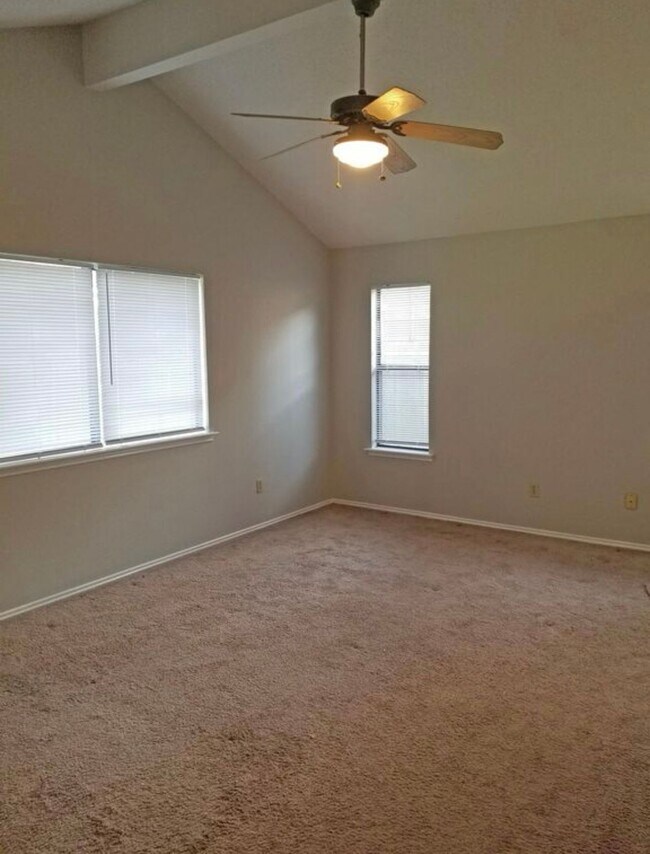 Building Photo - 3210 Festus Dr