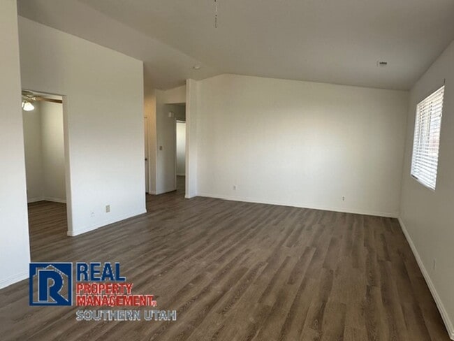 Building Photo - Three Bedroom Home in Washington