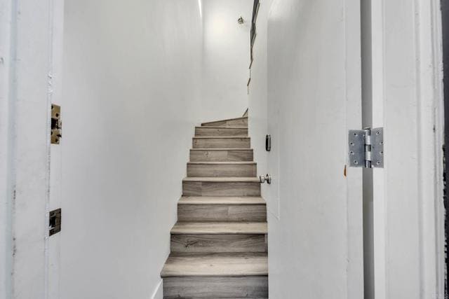Building Photo - 24 20th Ave