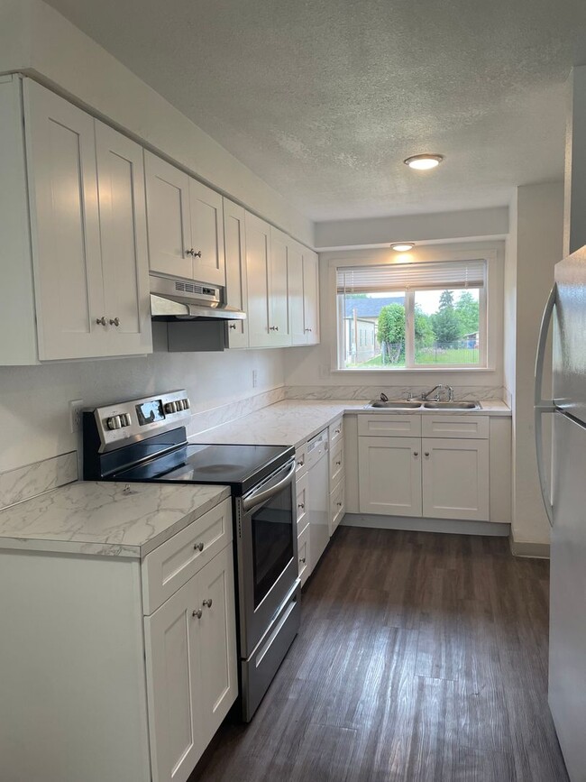 Building Photo - Rent Special: 1/2 Off January's Rent!