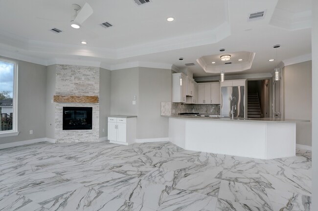Building Photo - 502 Amalfi Dr