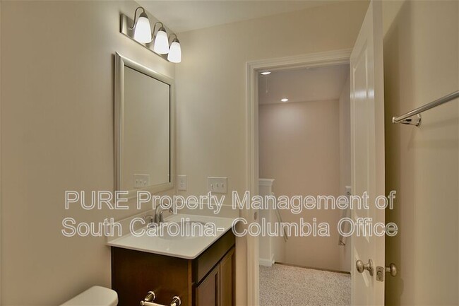 Building Photo - 215 Northwood St