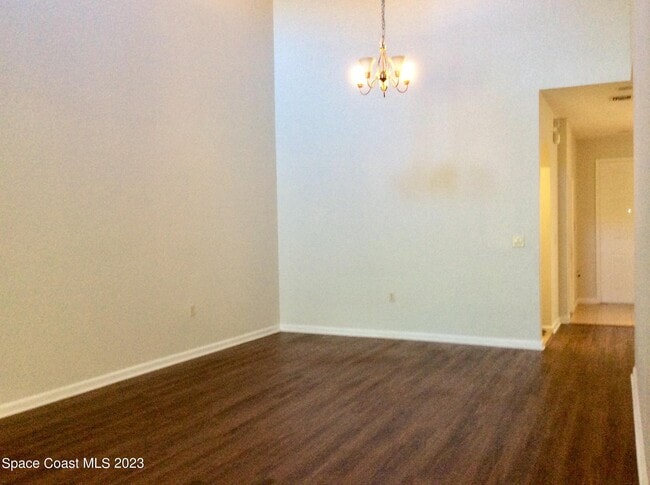 Building Photo - 812 Middleton Dr SW