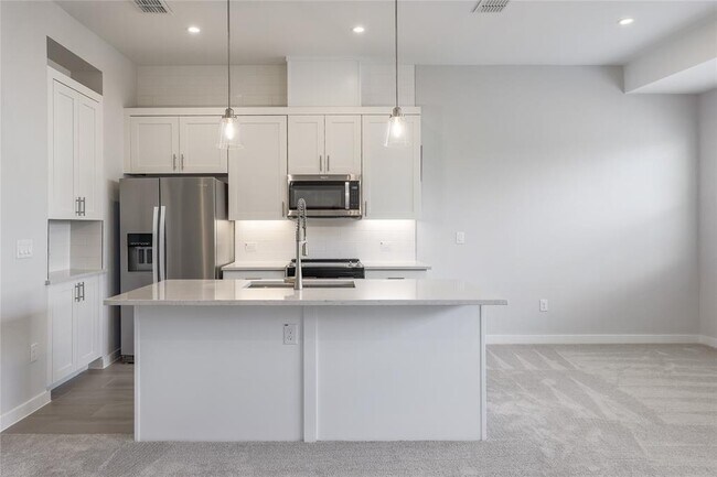 Building Photo - 12001 Vista Parke Dr