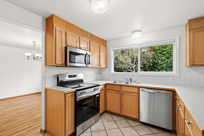 Building Photo - 3Bd/1.75Ba Bellevue House