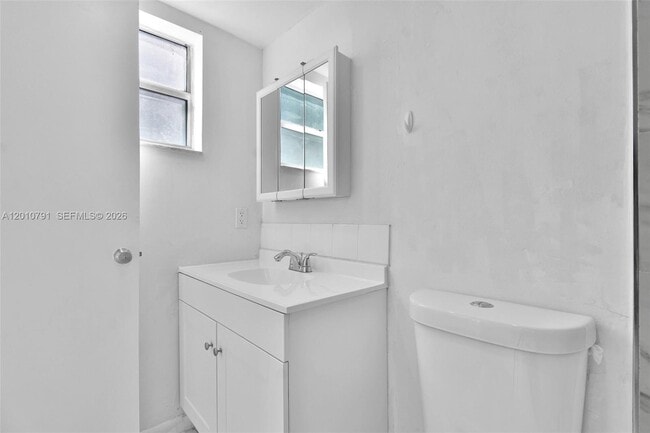 Building Photo - 618 Euclid Ave