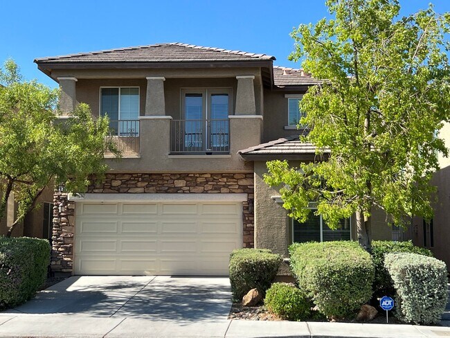 Building Photo - ABSOLUTELY AMAZING! Large 4 bedroom 2 stor...