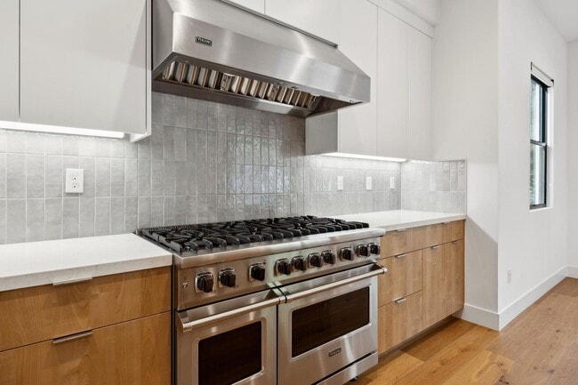 Building Photo - Luxurious Modern Single Family Home in West Menlo Park Available Now!