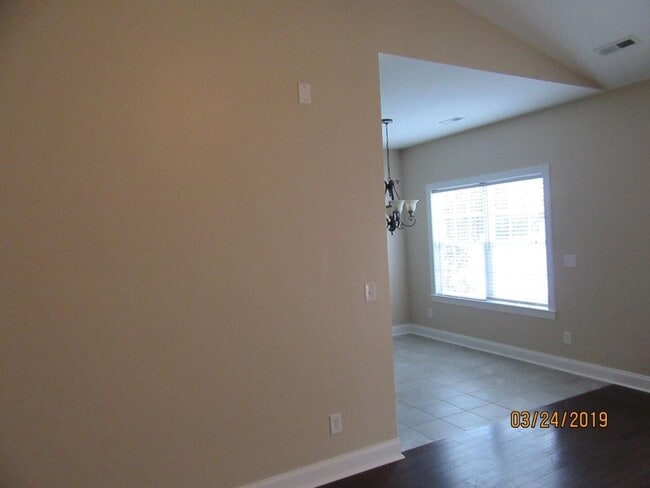 Building Photo - 104 Belclare Way