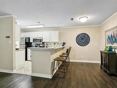 Building Photo - Beautiful one level living, two bedroom, t...