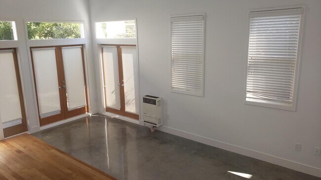 Building Photo - 2020 Ocean Park Blvd