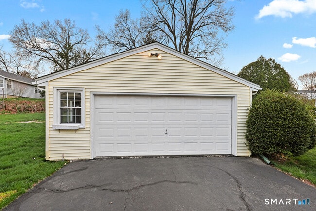 Building Photo - 575 S Main St