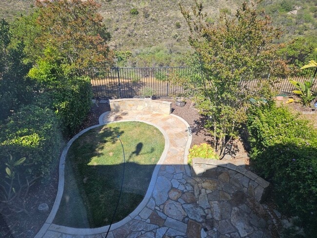 Building Photo - 3 Bedroom - 2.5 Bathroom Townhome in Scrip...