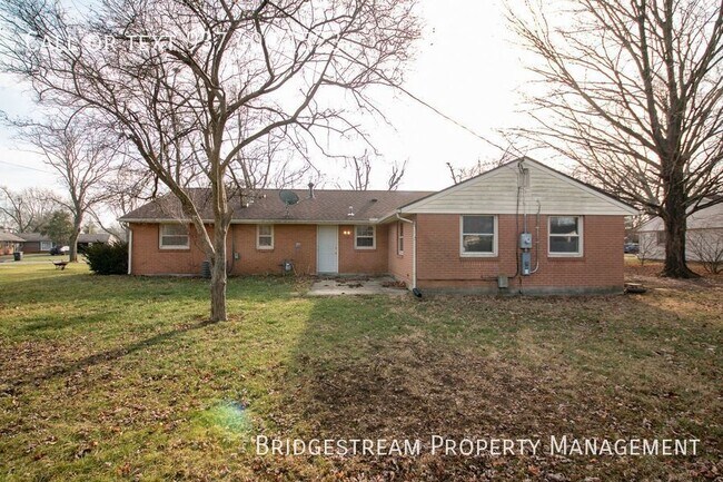 Building Photo - 3 bedroom, 1.5 bath ranch home with shed a...